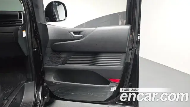 Hyundai Staria 2026 — Şəkil 25/34