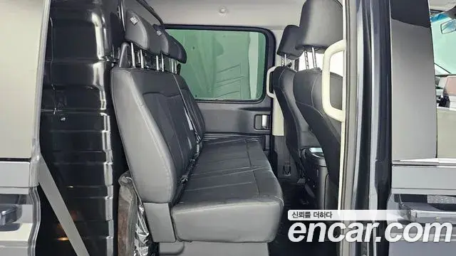 Hyundai Staria 2023 — Фото 12/20
