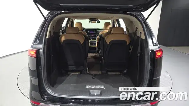 Kia Carnival 2023 — Фото 20/20