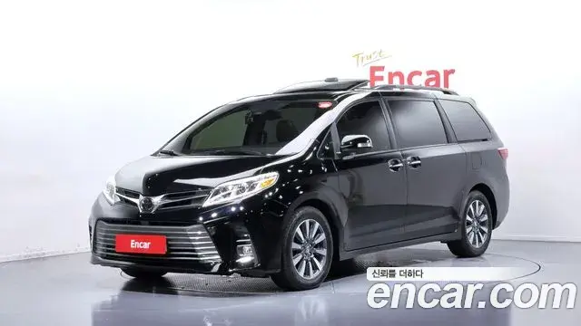 Toyota Sienna 2018 — Photo 17/32