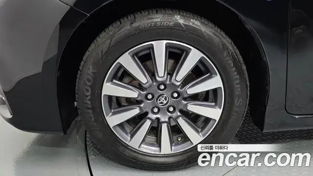 Toyota Sienna 2018 — Photo 16/32