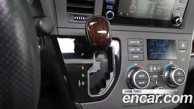 Toyota Sienna 2018 — Photo 7/32