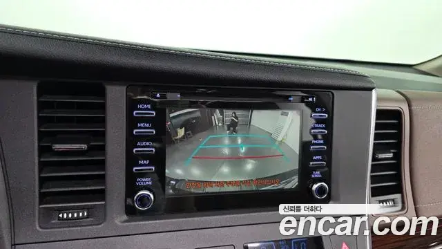 Toyota Sienna 2018 — Photo 26/32