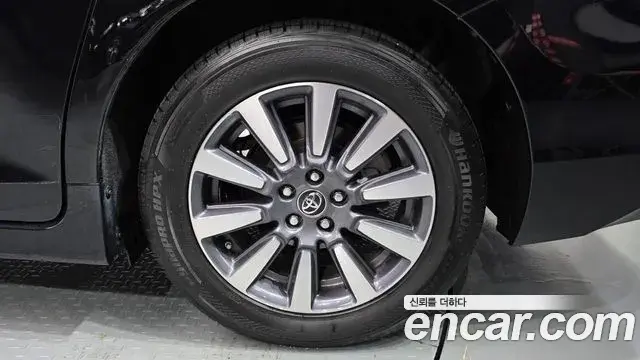 Toyota Sienna 2018 — Photo 23/32