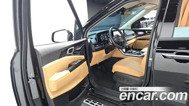 Kia Carnival 2023 — Фото 8/20