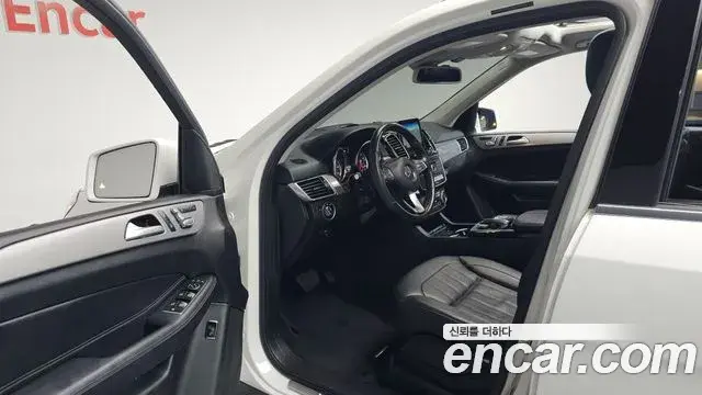 Mercedes-Benz GLE-Class 2018 — Фото 10/20