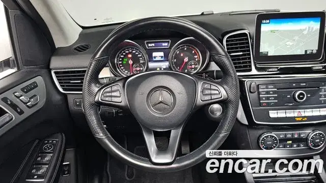 Mercedes-Benz GLE-Class 2018 — Фото 13/20