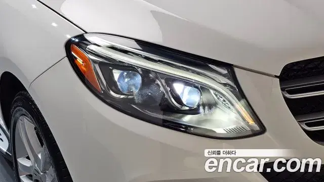 Mercedes-Benz GLE-Class 2018 — ფოტო 15/34