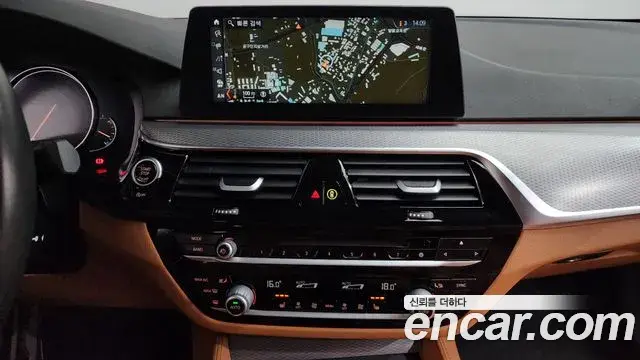 BMW 5 Series 2018 — Фото 13/20
