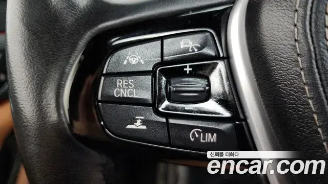 BMW 5 Series 2018 — Фото 17/20