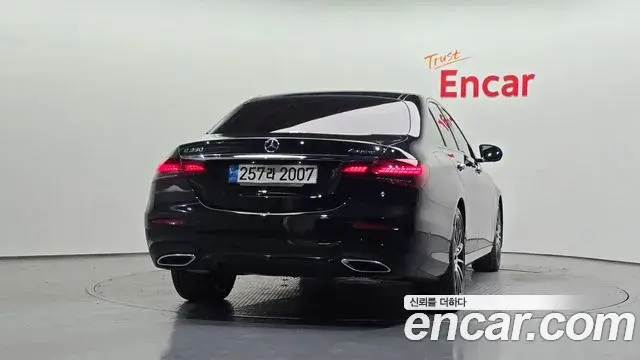 Mercedes-Benz E-Class 2023 — Фото 4/20