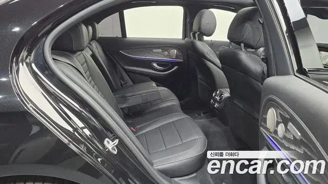 Mercedes-Benz E-Class 2023 — Фото 12/20