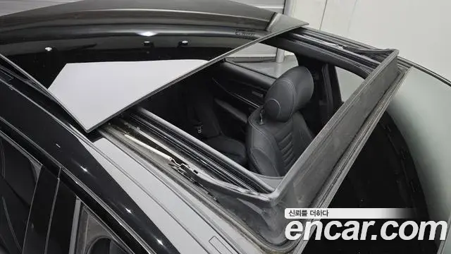Mercedes-Benz E-Class 2023 — Фото 19/20