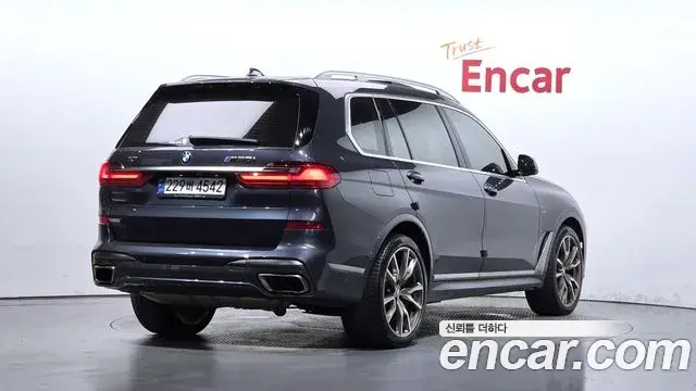 BMW X7 2022 — Фото 2/20