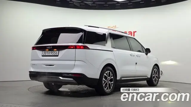 Kia Carnival 2023 — Фото 2/20