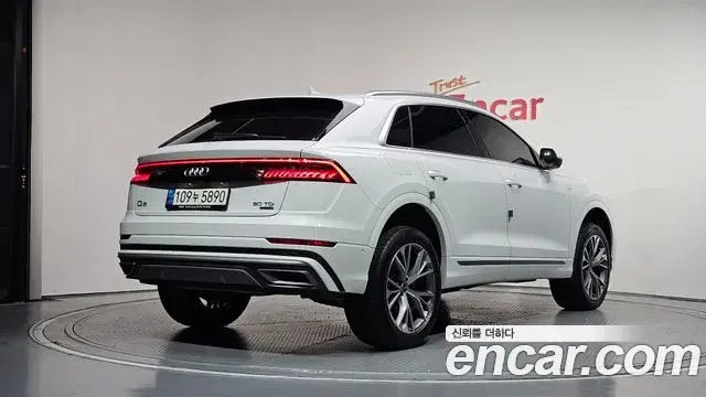Audi Q7 2021 — Фото 2/20
