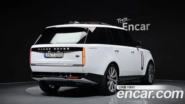 Land Rover Range Rover 2023 — Photo 10/36