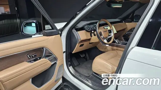 Land Rover Range Rover 2023 — Photo 33/36