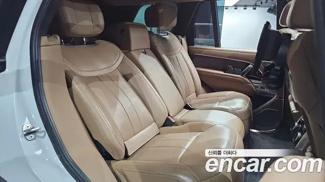 Land Rover Range Rover 2023 — Photo 35/36