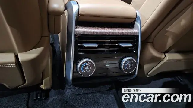 Land Rover Range Rover 2023 — Photo 2/36