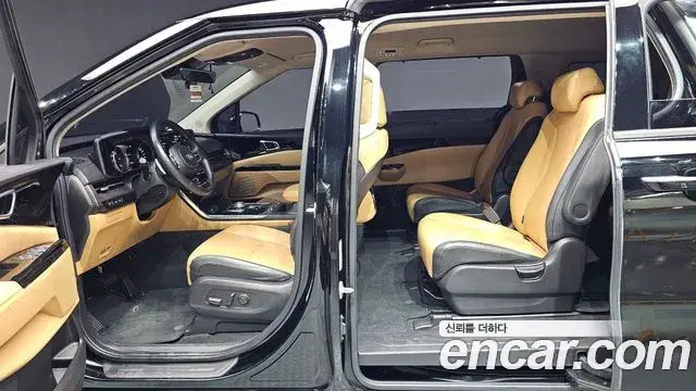 Kia Carnival 2021 — Фото 13/20