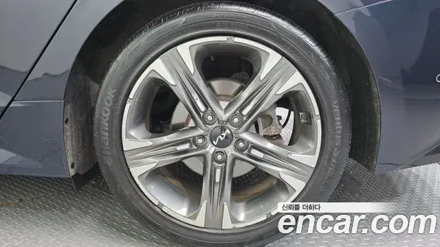 Kia K5 2021 — Şəkil 10/33