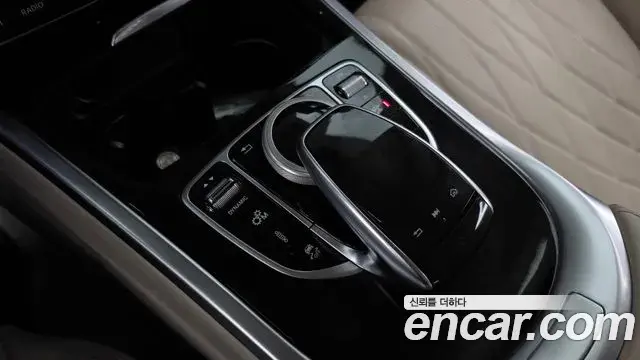 Mercedes-Benz G-Class 2021 — Photo 16/32