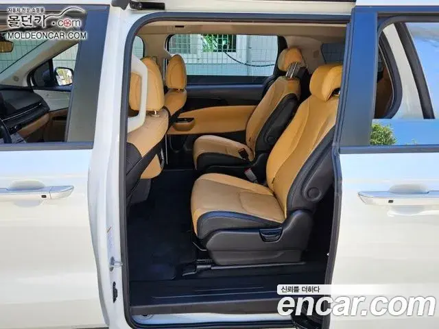 Kia Carnival 2021 — Photo 16/18