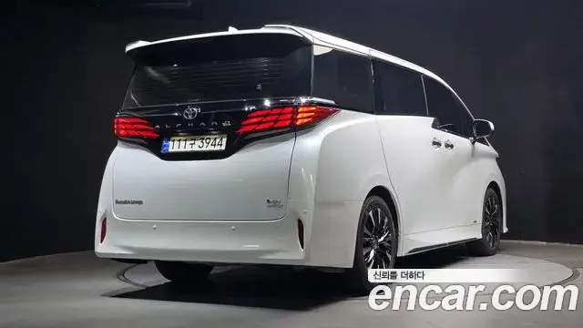 Toyota Alphard 2024 — Photo 2/20