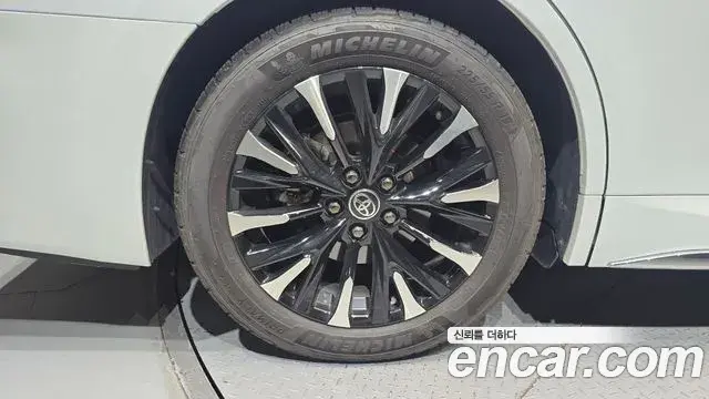 Toyota Alphard 2024 — Photo 5/20