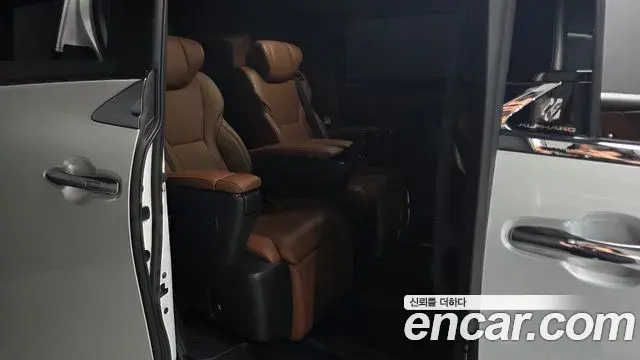 Toyota Alphard 2024 — Photo 11/20