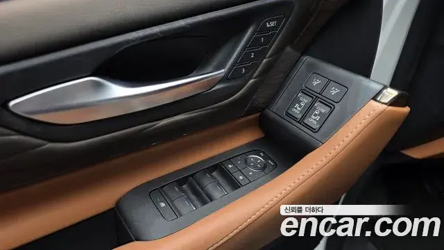 Toyota Alphard 2024 — Photo 17/20