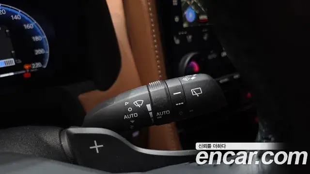 Toyota Alphard 2024 — Photo 18/20