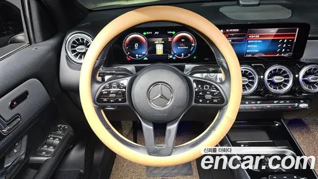 Mercedes-Benz GLB-Class 2021 — Şəkil 15/20