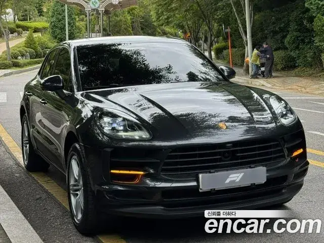 Porsche Macan 2019 — Photo 1/20