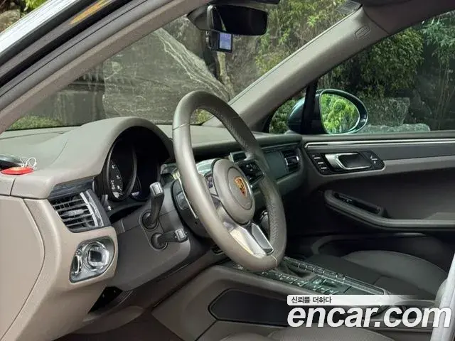 Porsche Macan 2019 — Photo 4/20