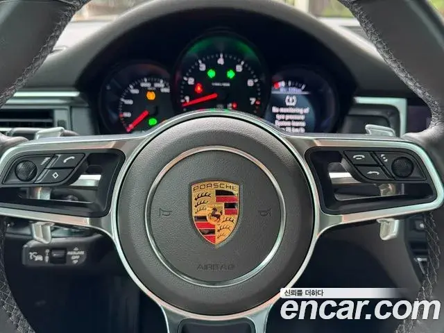 Porsche Macan 2019 — Photo 7/20