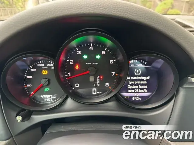Porsche Macan 2019 — Photo 8/20