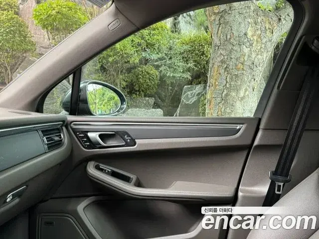 Porsche Macan 2019 — Photo 9/20