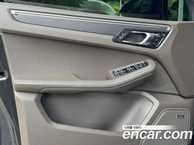 Porsche Macan 2019 — Photo 11/20