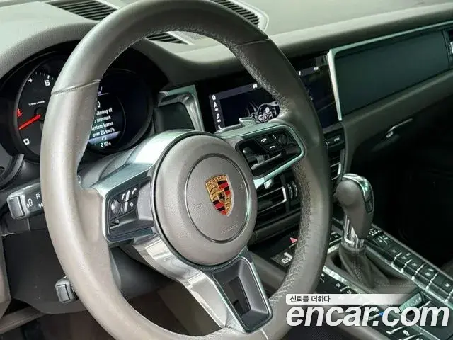 Porsche Macan 2019 — Photo 13/20