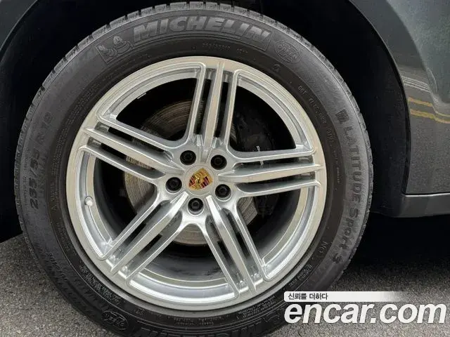 Porsche Macan 2019 — Photo 14/20
