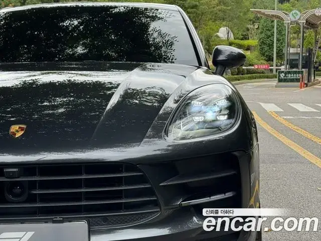 Porsche Macan 2019 — Photo 18/20