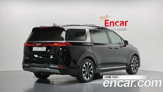 Kia Carnival 2023 — ფოტო 2/20