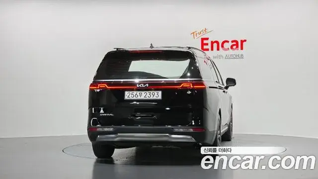 Kia Carnival 2023 — ფოტო 4/20