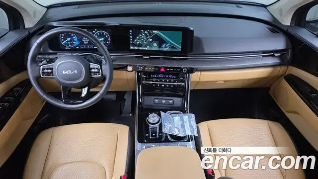 Kia Carnival 2023 — ფოტო 7/20