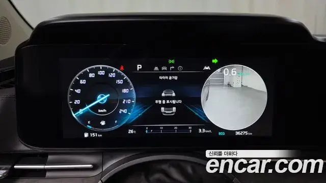 Kia Carnival 2023 — ფოტო 8/20