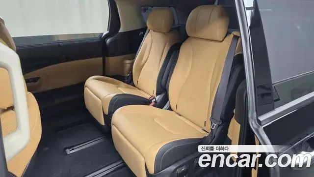 Kia Carnival 2023 — ფოტო 12/20