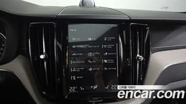Volvo XC60 2019 — Фото 16/20