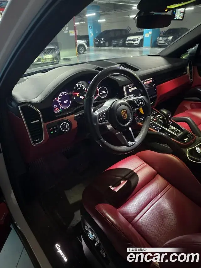 Porsche Cayenne 2021 — Photo 4/11